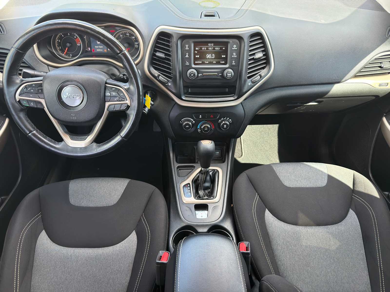 Thumbnail: 2018 Jeep Cherokee - 21