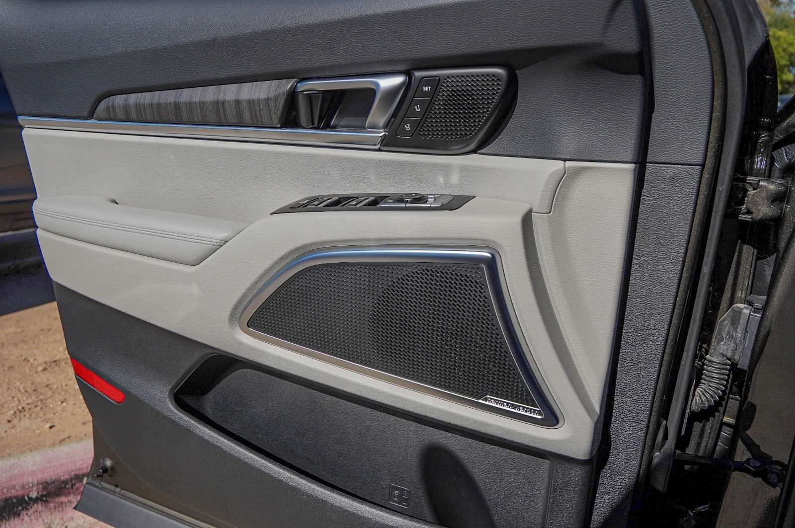 Thumbnail: 2024 Kia Telluride - 24