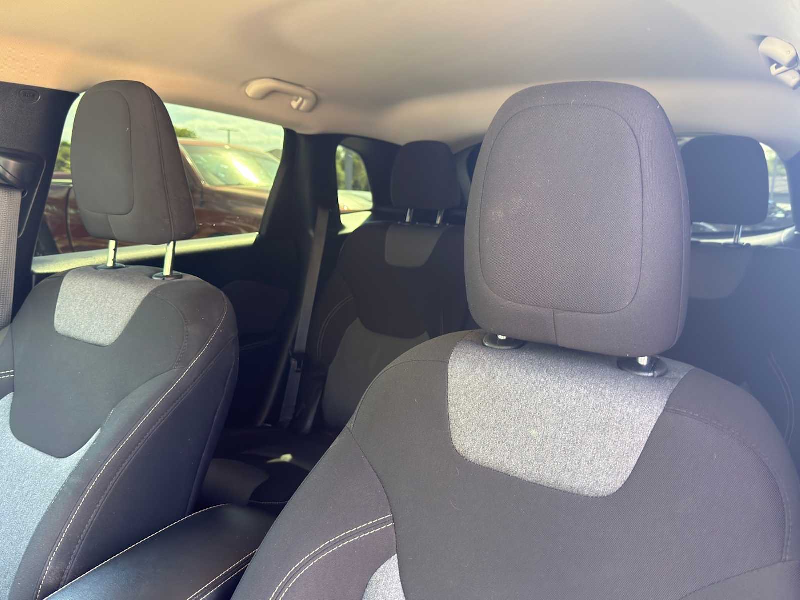 Thumbnail: 2018 Jeep Cherokee - 14