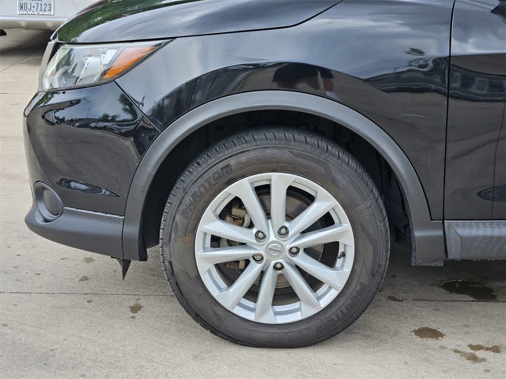 Thumbnail: 2017 Nissan Rogue Sport - 8