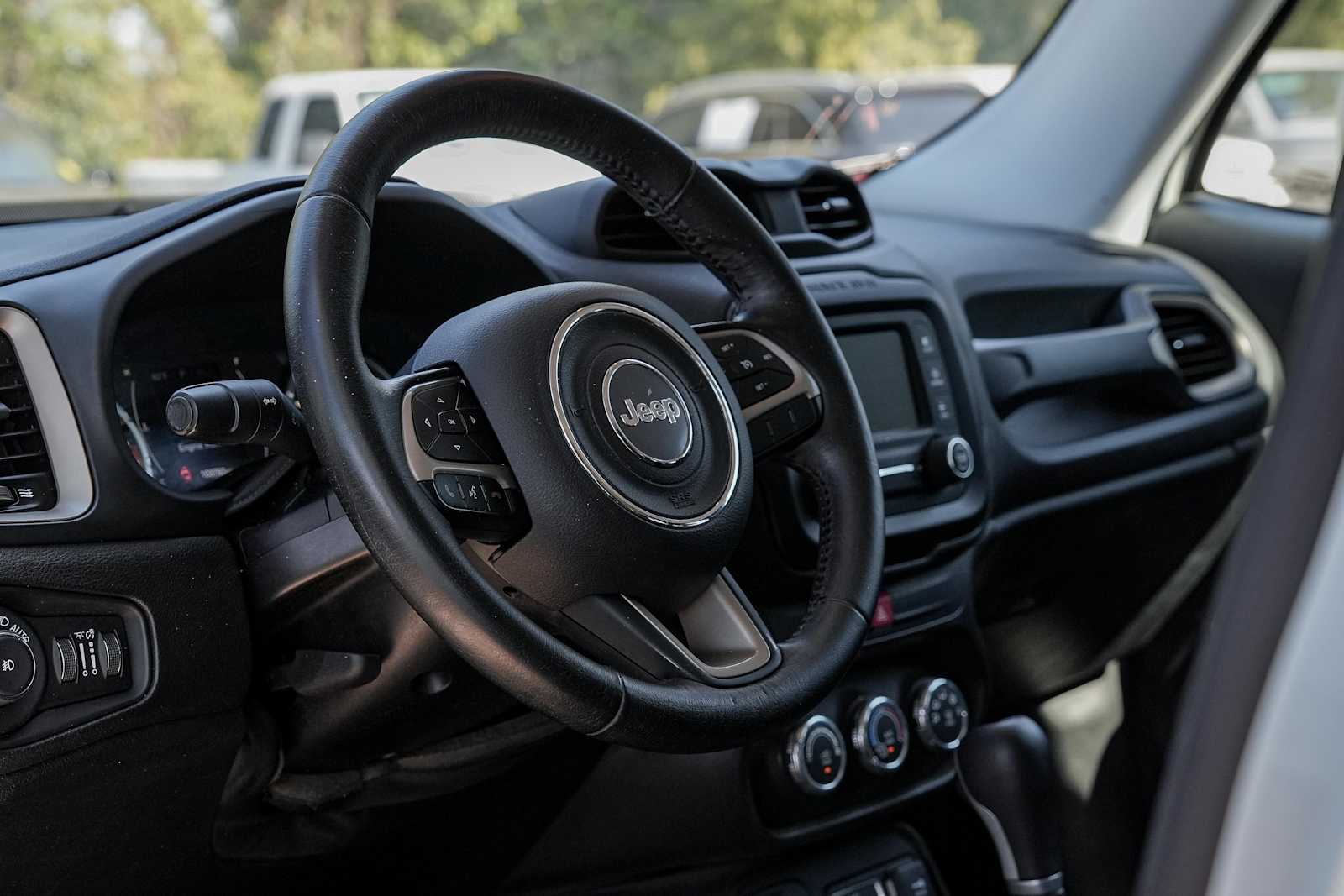 Thumbnail: 2016 Jeep Renegade - 10