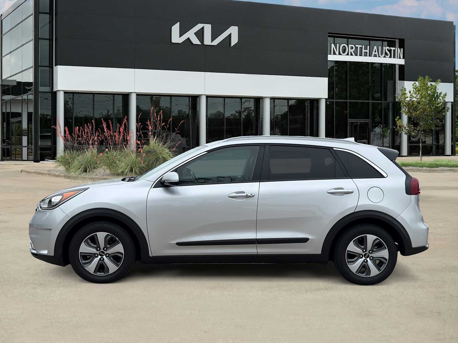 Thumbnail: 2018 Kia Niro - 3