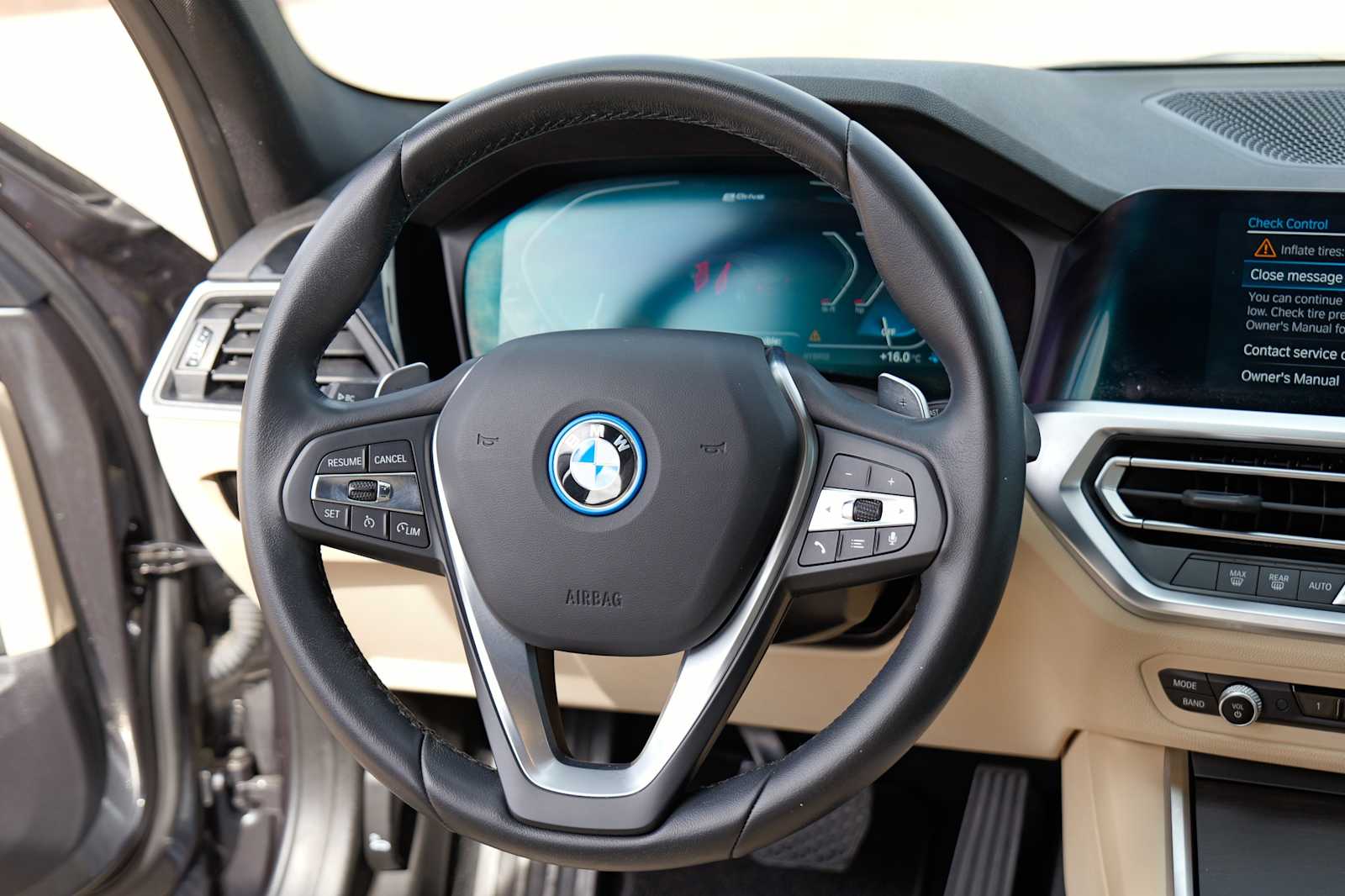 Thumbnail: 2022 BMW 3 Series - 25