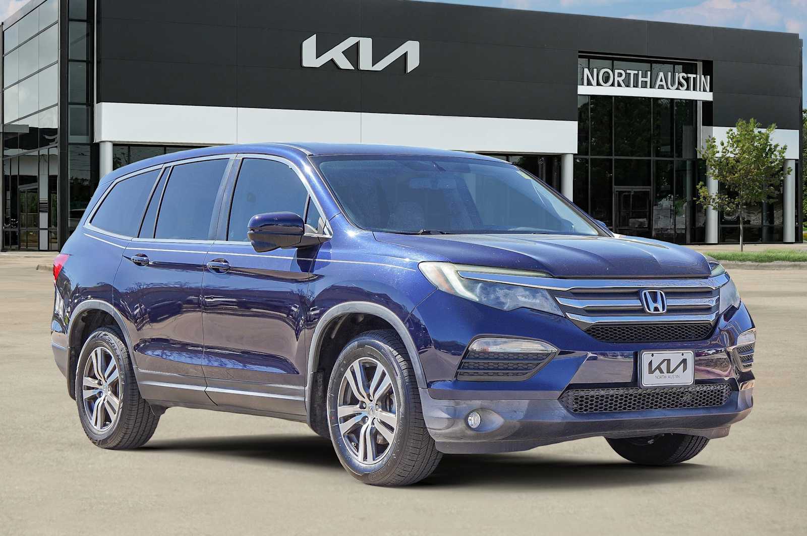 Thumbnail: 2017 Honda Pilot - 8