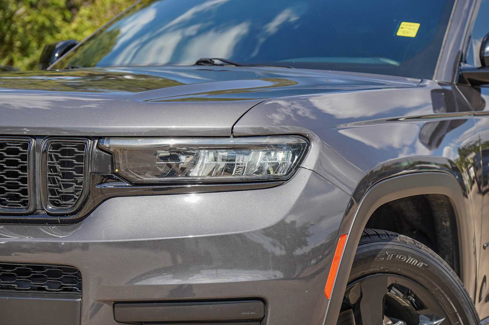 2022 Jeep Grand Cherokee Laredo photo 3