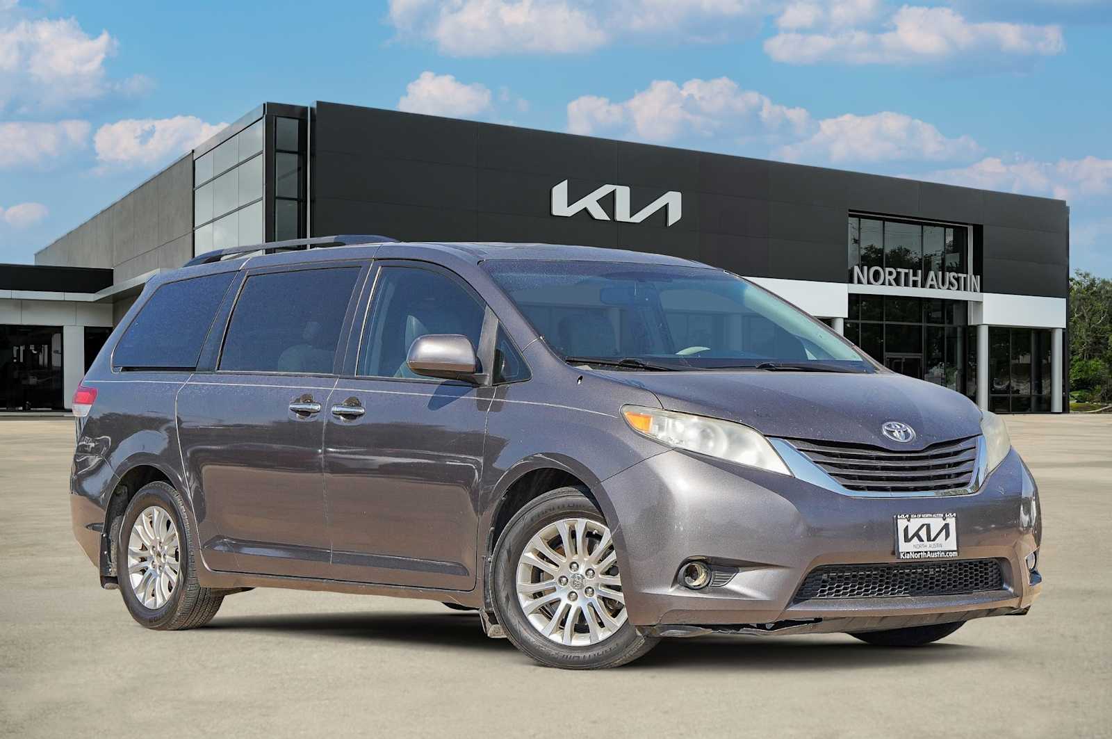 2013 Toyota Sienna XLE -
                  Austin, TX