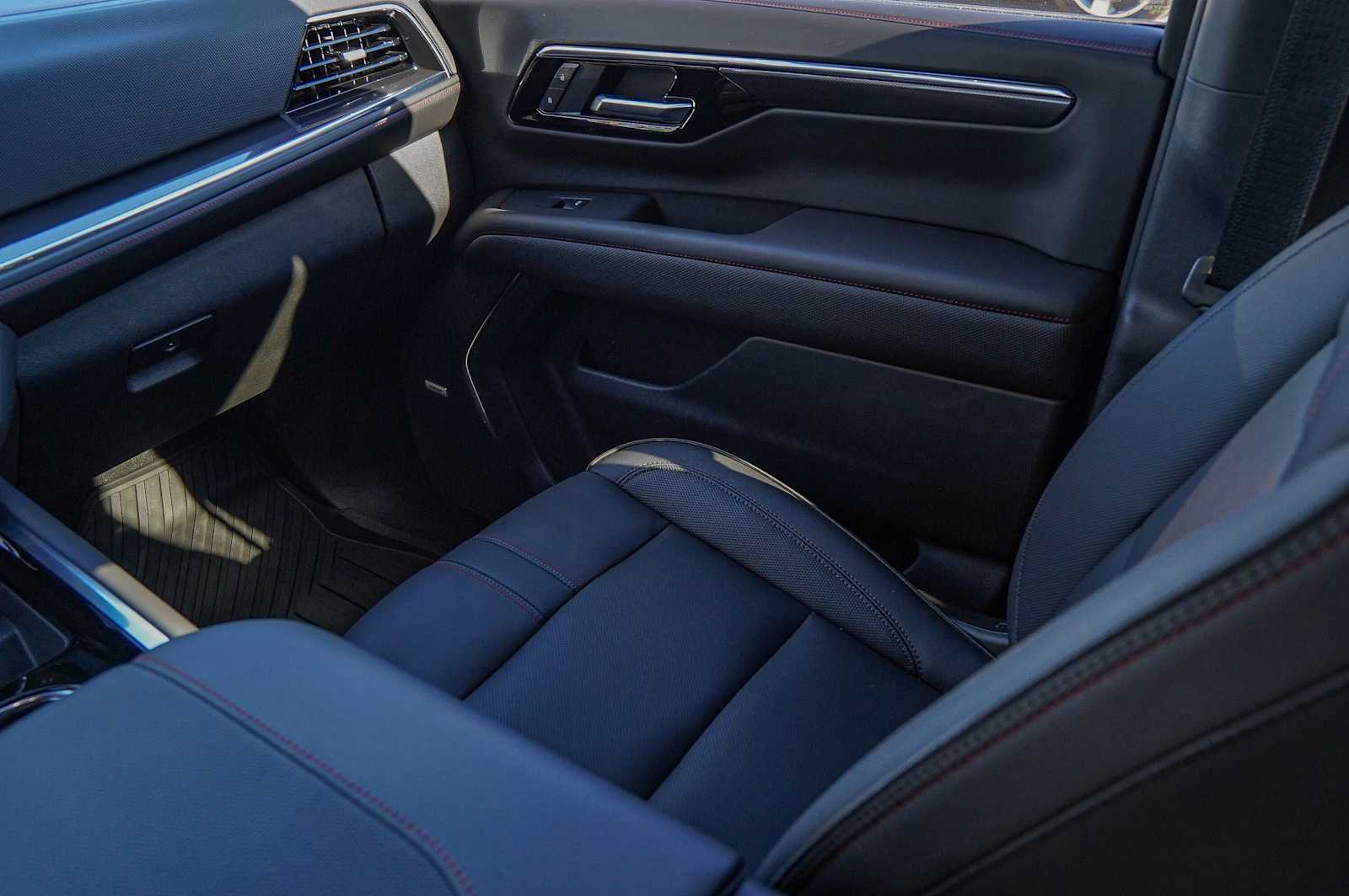 Thumbnail: 2025 Chevrolet Tahoe - 26