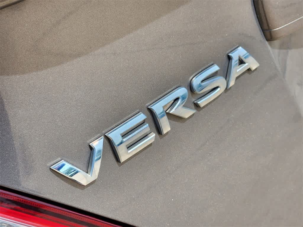 2012 Nissan Versa 1.6 SV 11