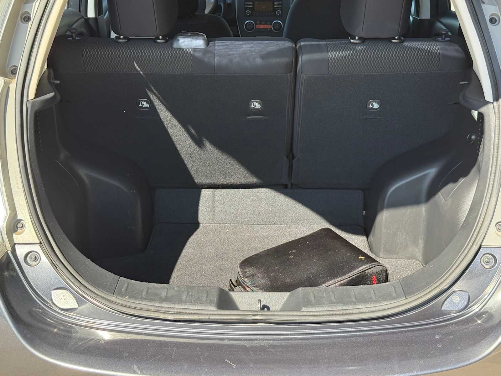 Thumbnail: 2013 Nissan Leaf - 6