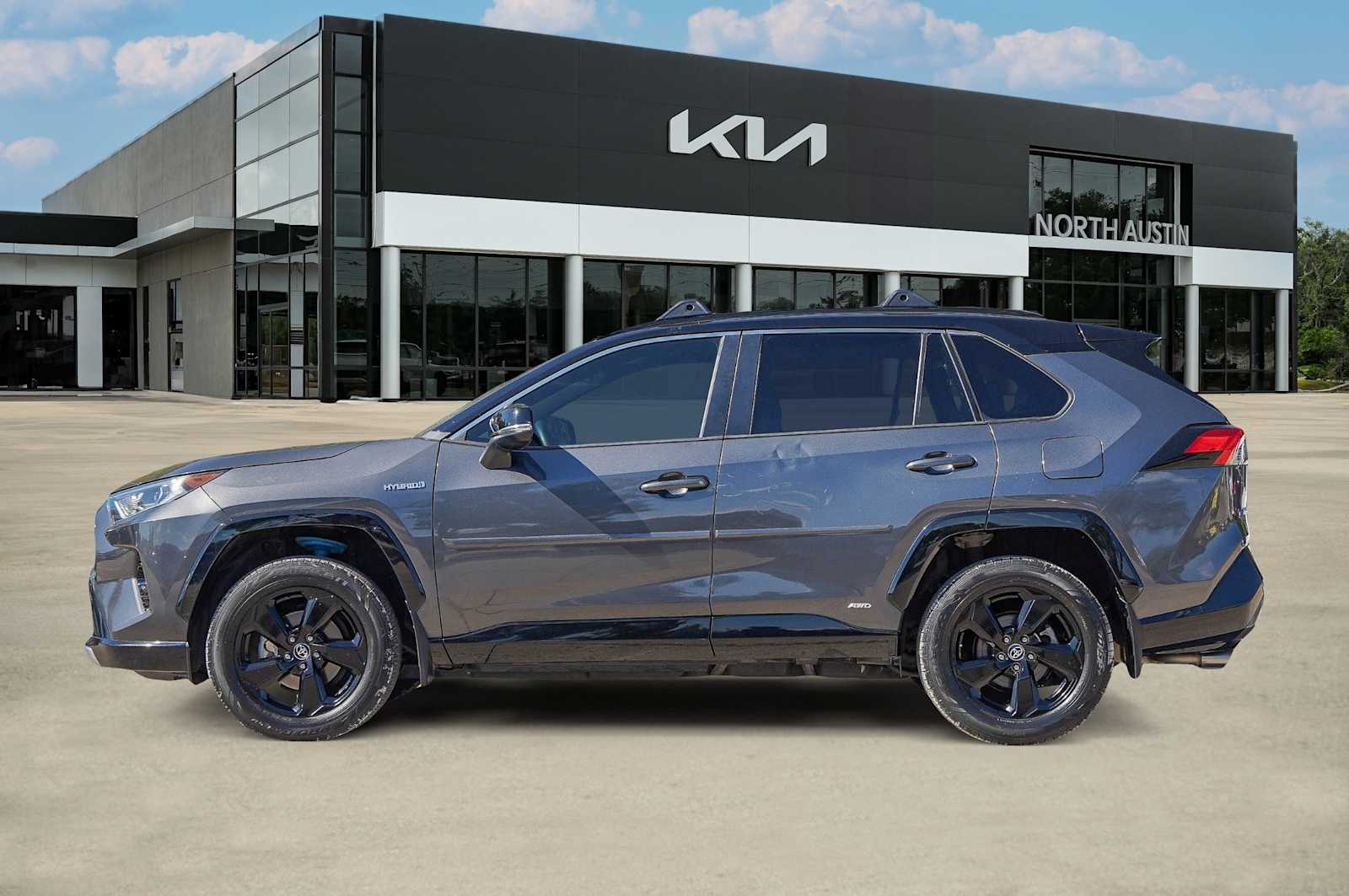 2020 Toyota RAV4 Hybrid XSE photo 3