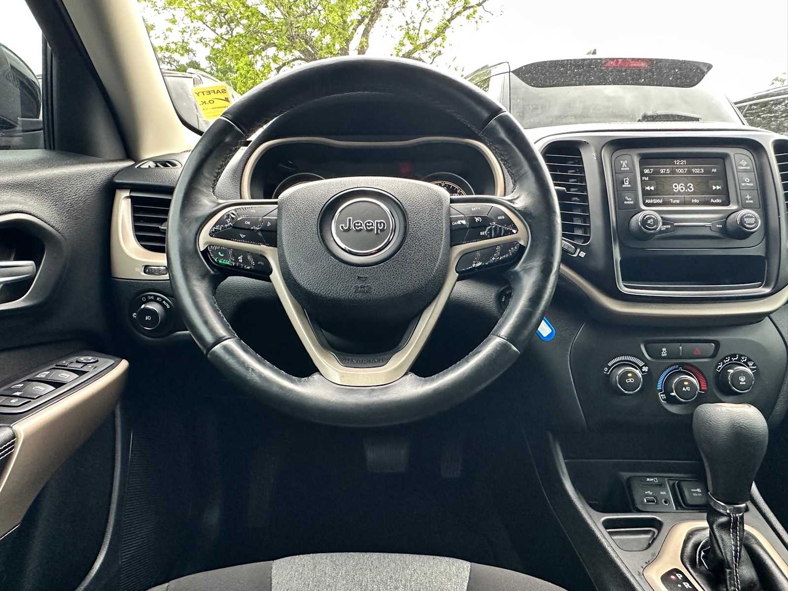 Thumbnail: 2018 Jeep Cherokee - 21