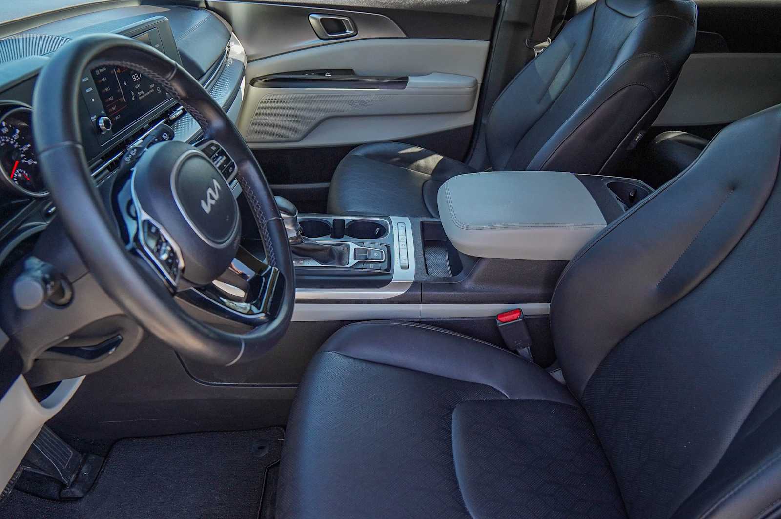 Thumbnail: 2022 Kia Carnival - 11