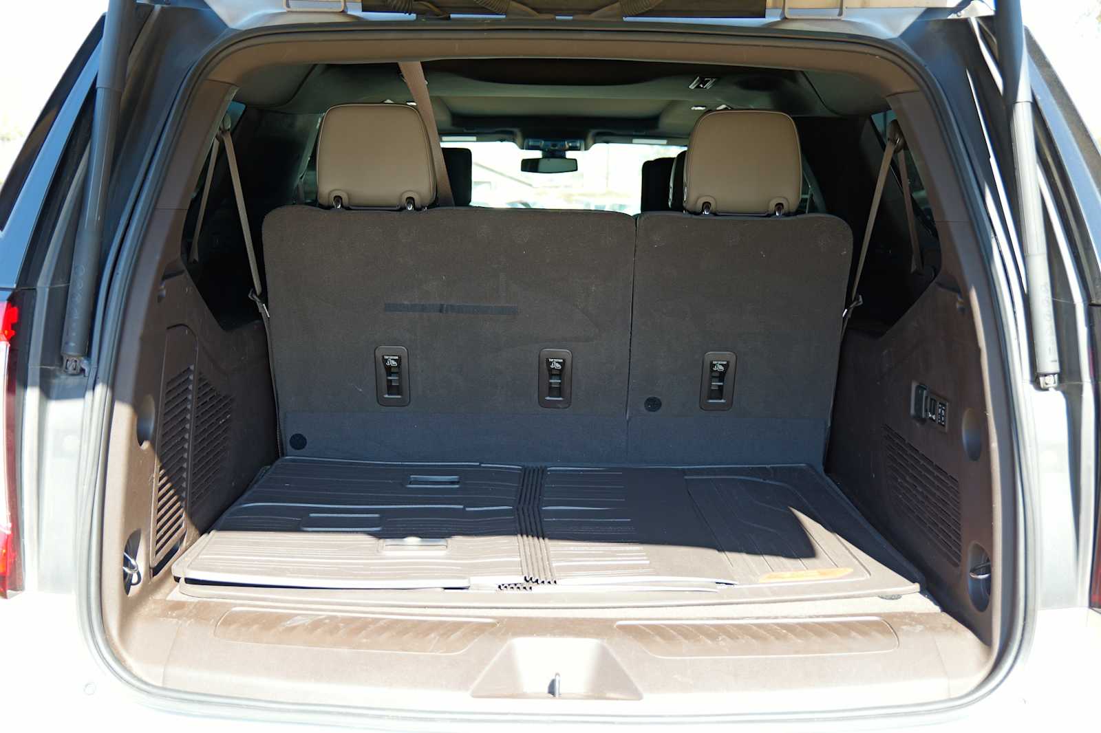 Thumbnail: 2021 GMC Yukon XL - 29