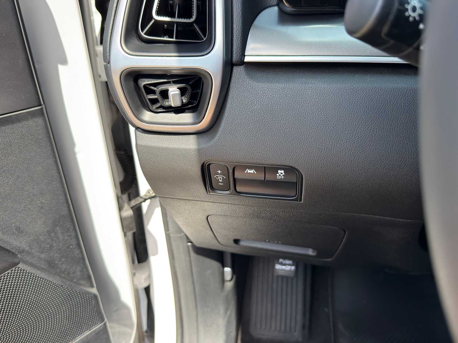 Thumbnail: 2023 Kia Sorento - 20