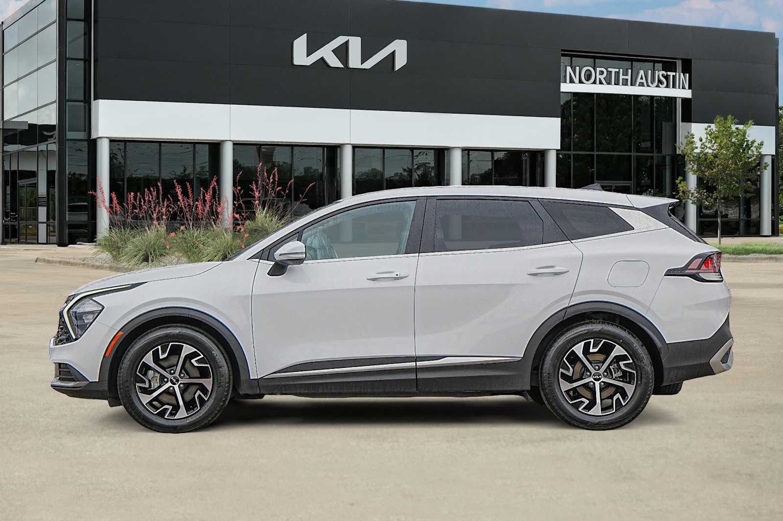 Thumbnail: 2023 Kia Sportage - 4