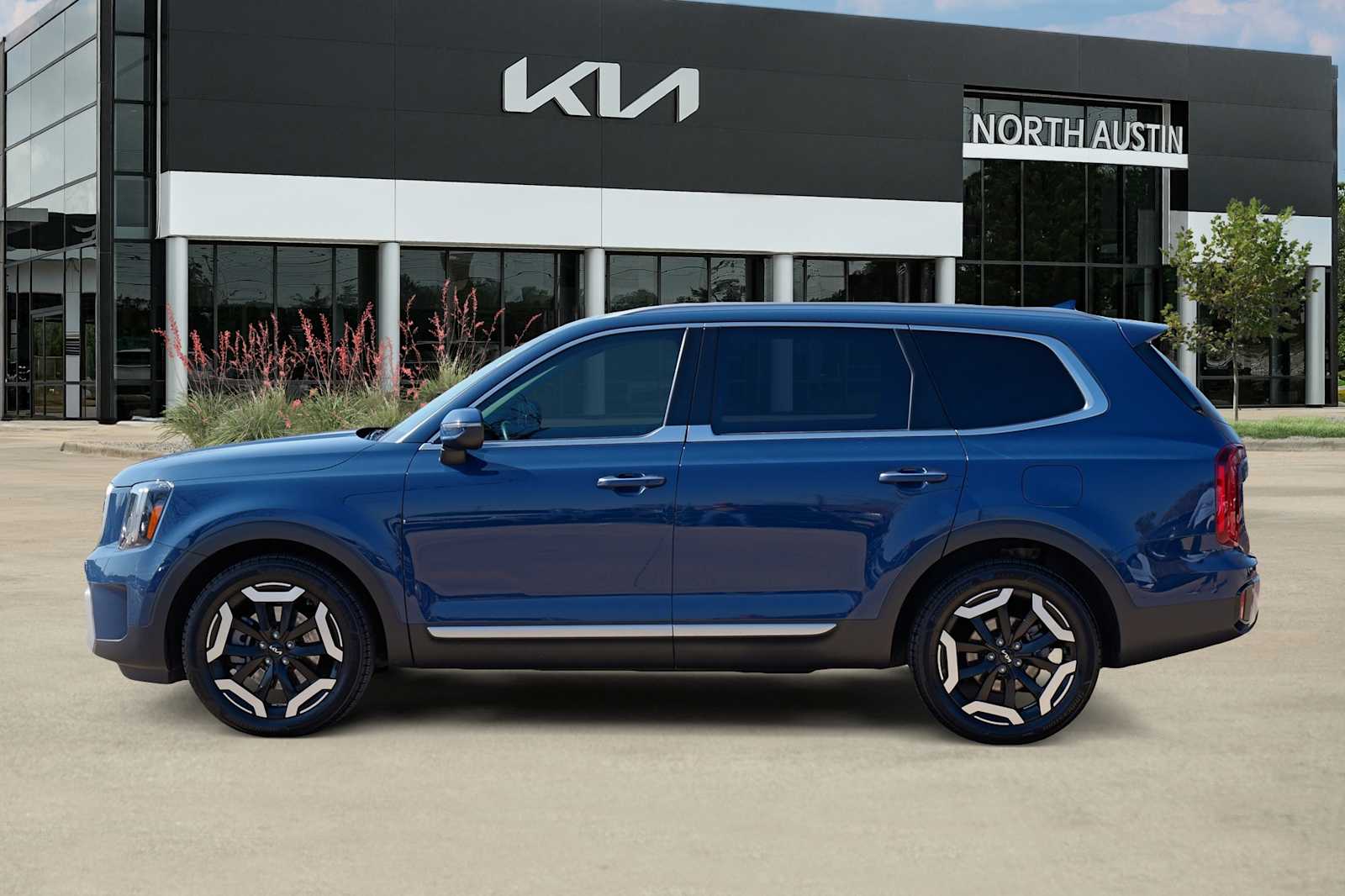 Thumbnail: 2023 Kia Telluride - 4