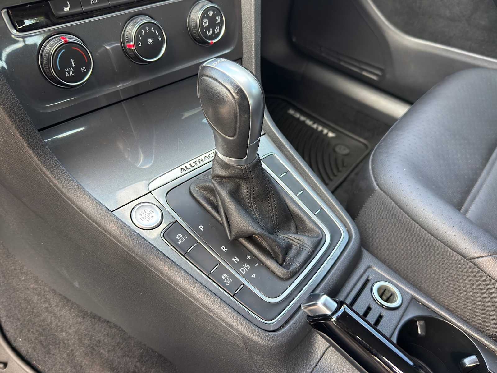 Thumbnail: 2020 Kia Sorento - 12