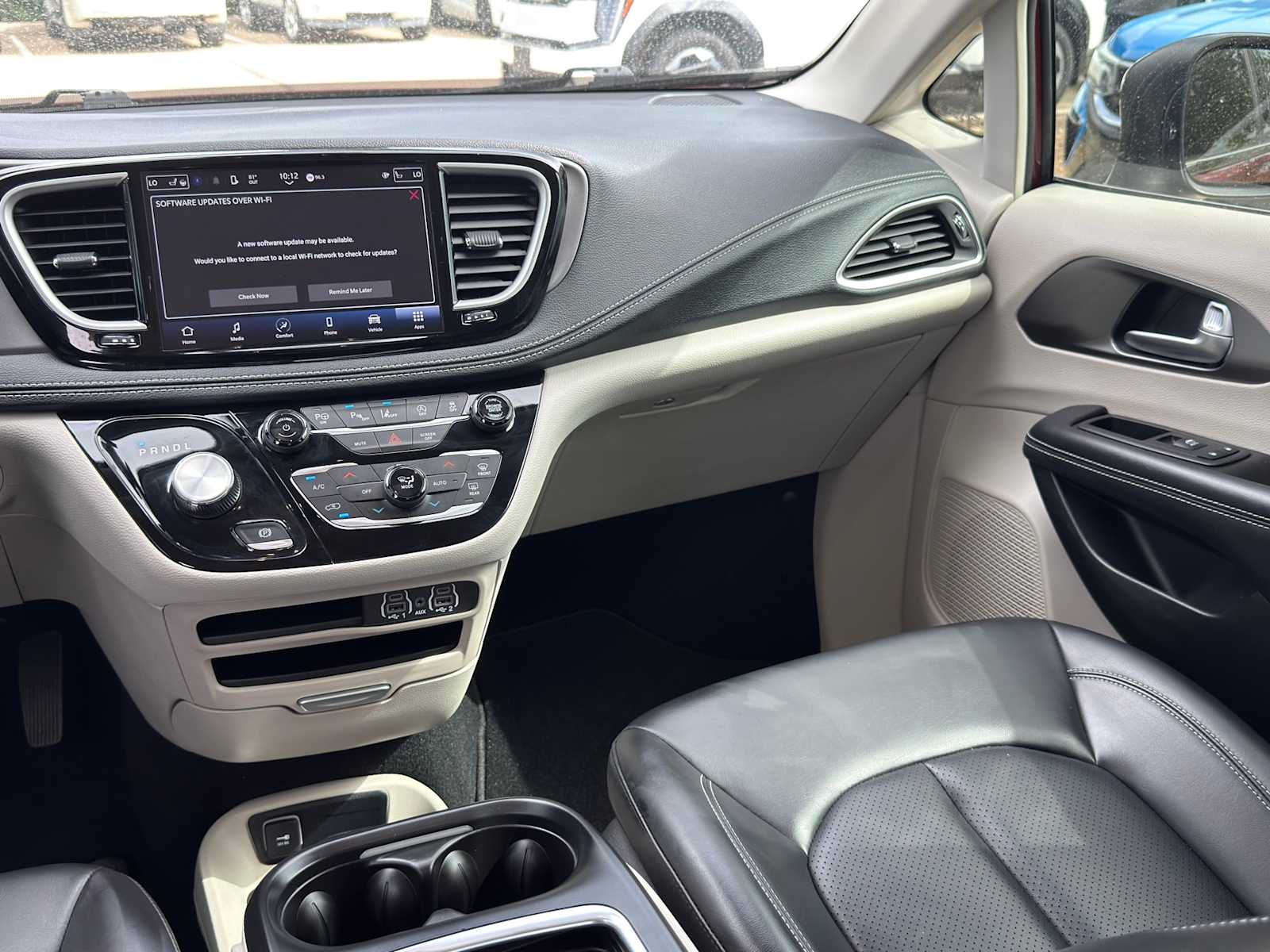 Thumbnail: 2023 Chrysler Pacifica - 24