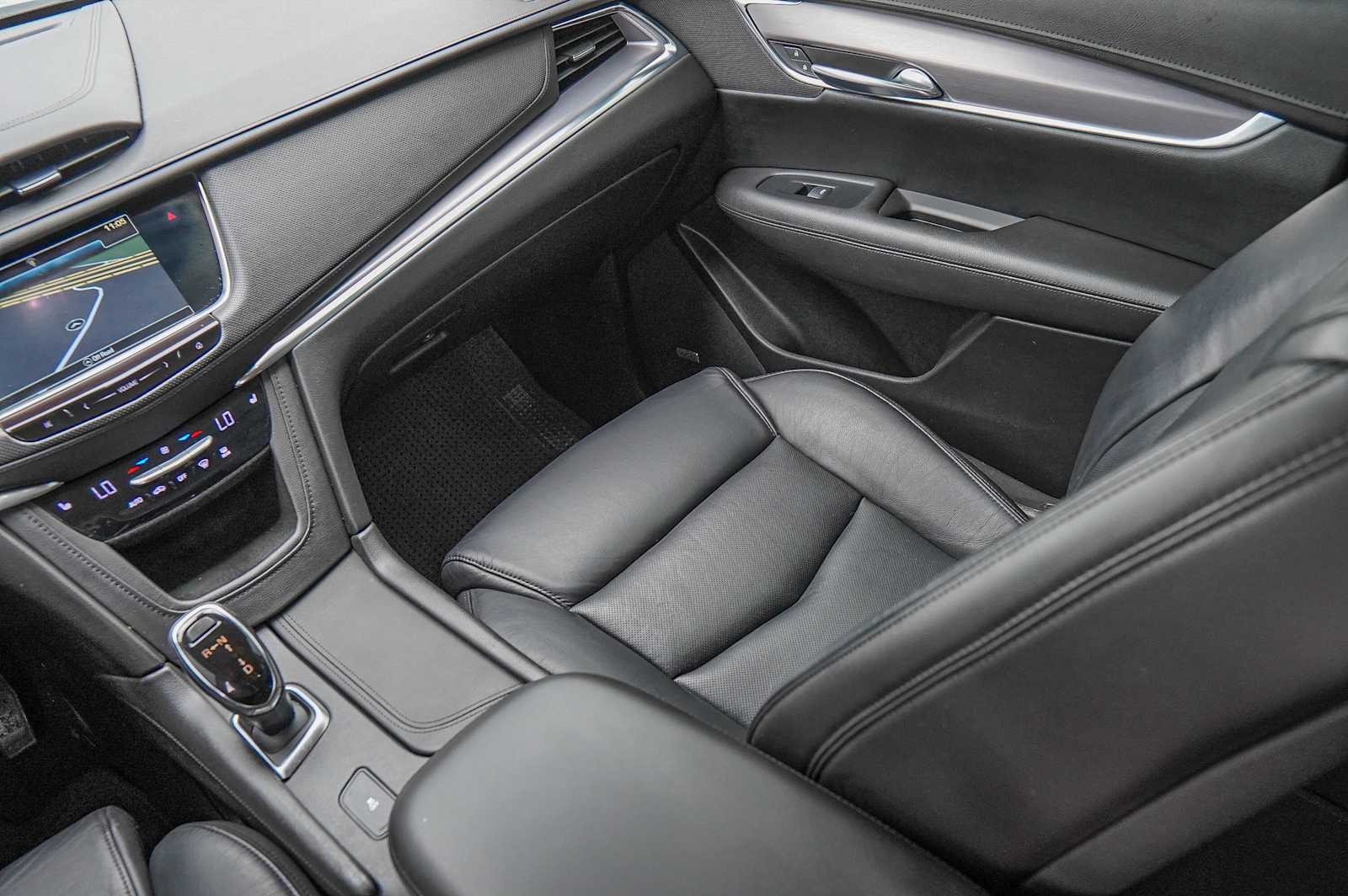 Thumbnail: 2017 Cadillac XT5 - 25