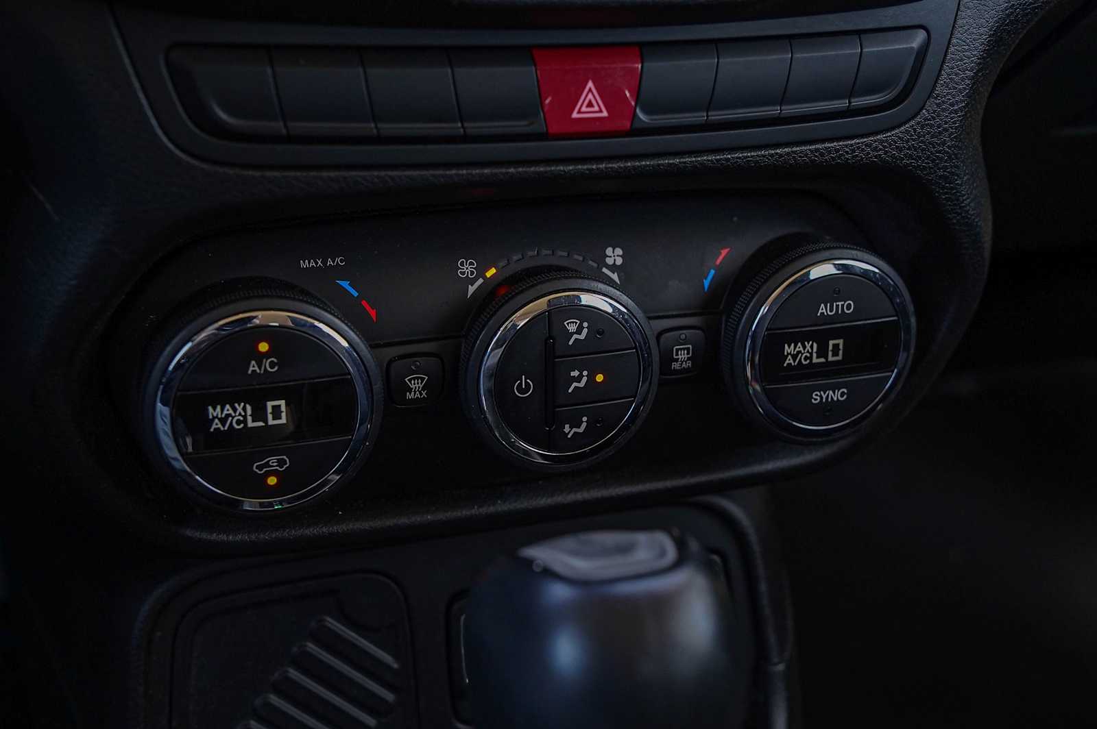 Thumbnail: 2015 Jeep Renegade - 19