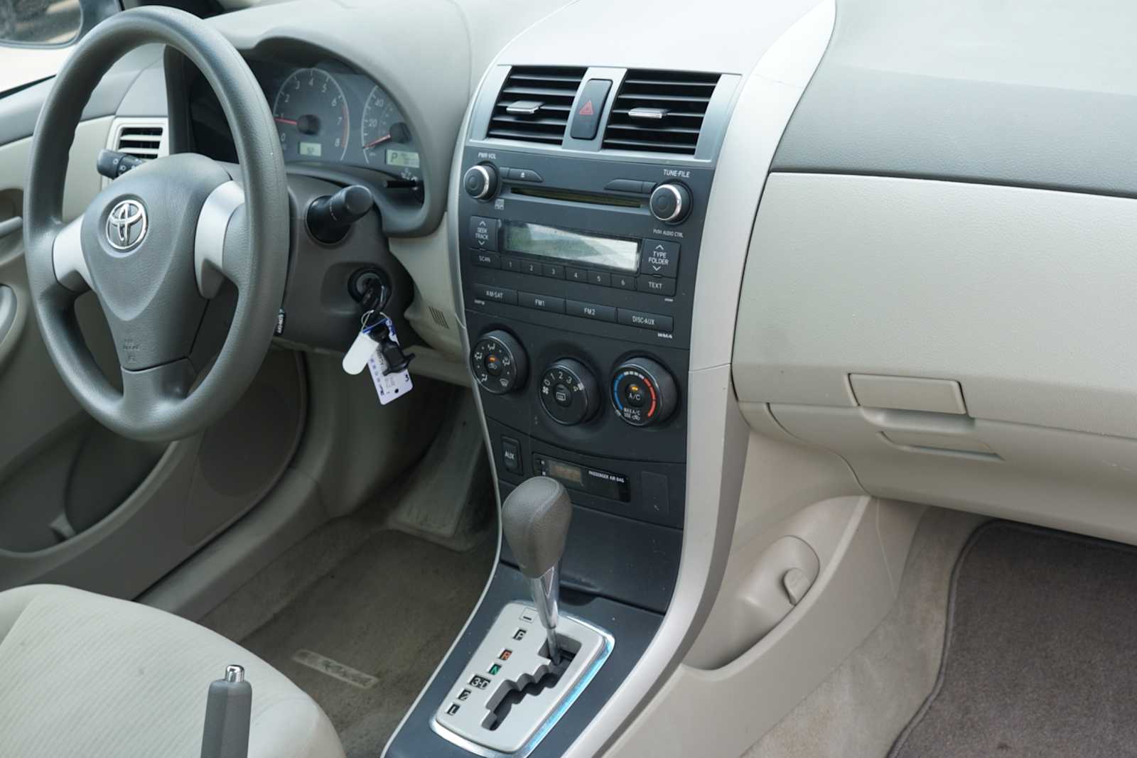 Thumbnail: 2010 Toyota Corolla - 25
