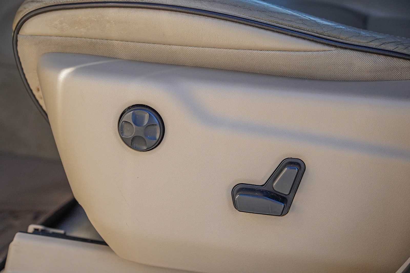 Thumbnail: 2015 Jeep Grand Cherokee - 26