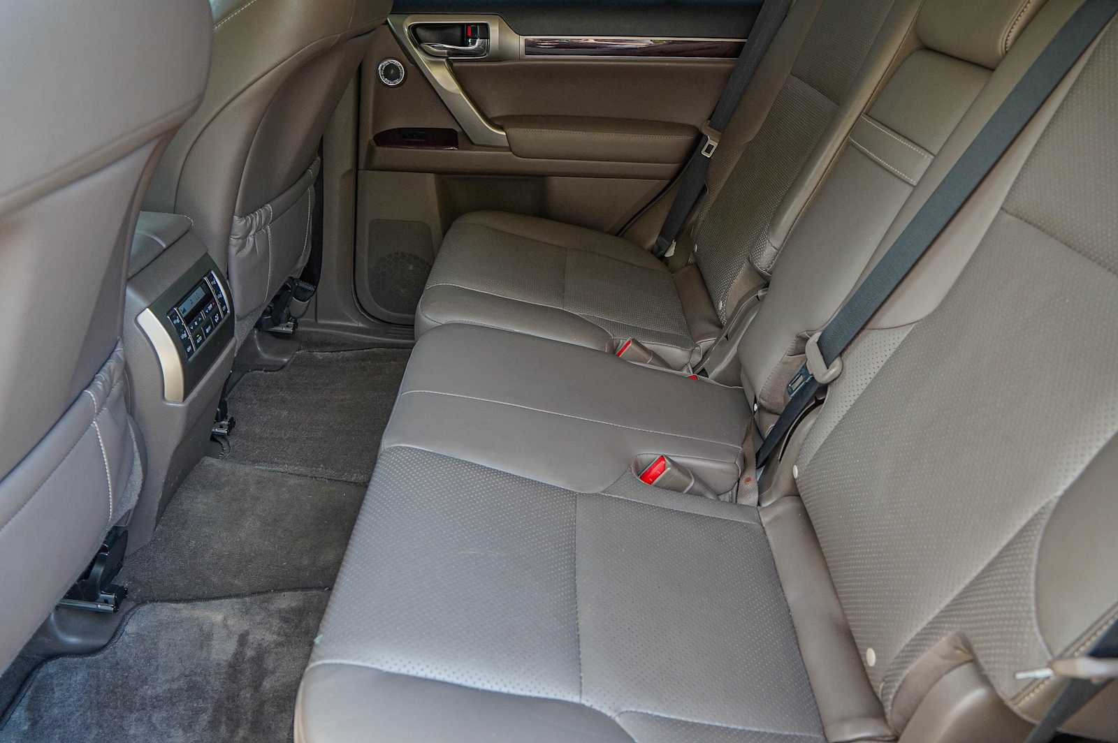 Thumbnail: 2015 Lexus GX - 31