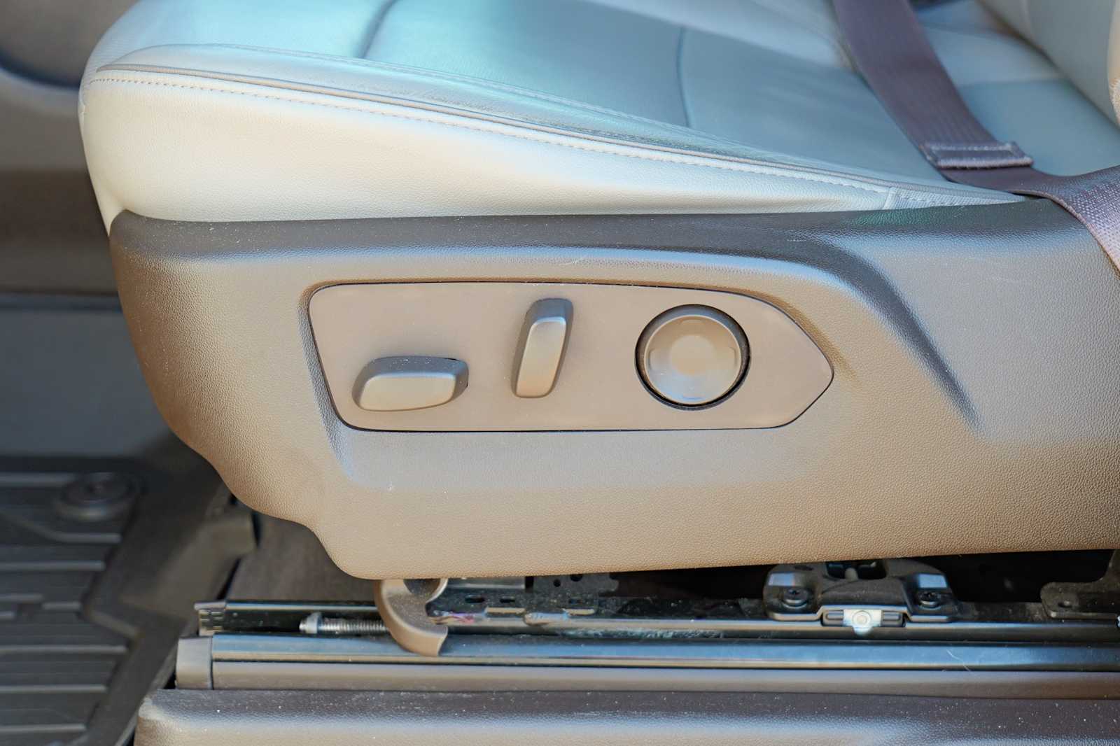 Thumbnail: 2021 GMC Yukon XL - 21