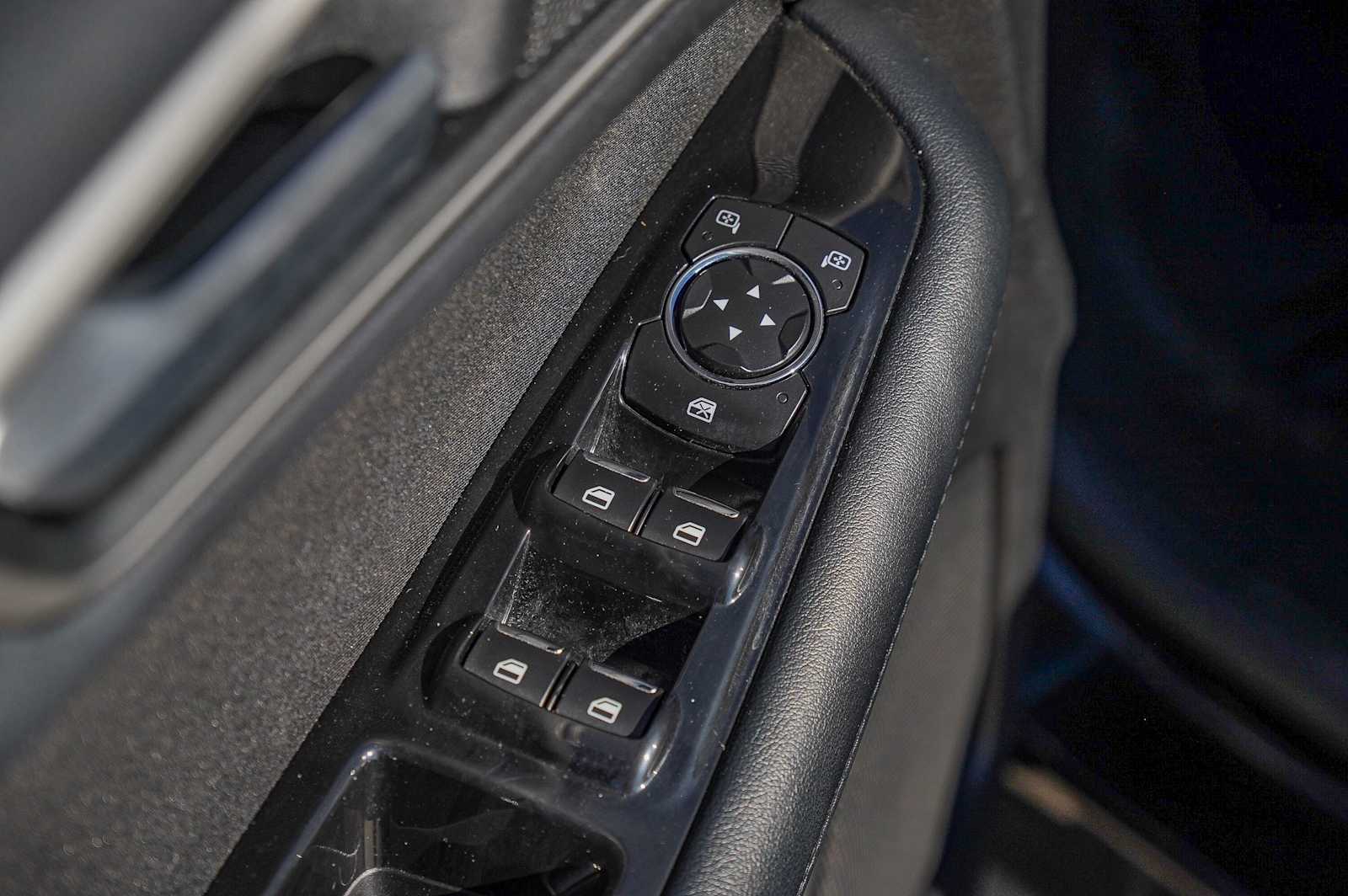 Thumbnail: 2017 Ford Edge - 23