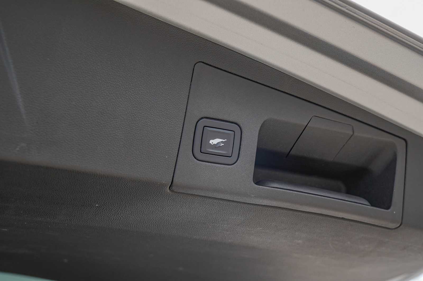 Thumbnail: 2017 Cadillac XT5 - 30