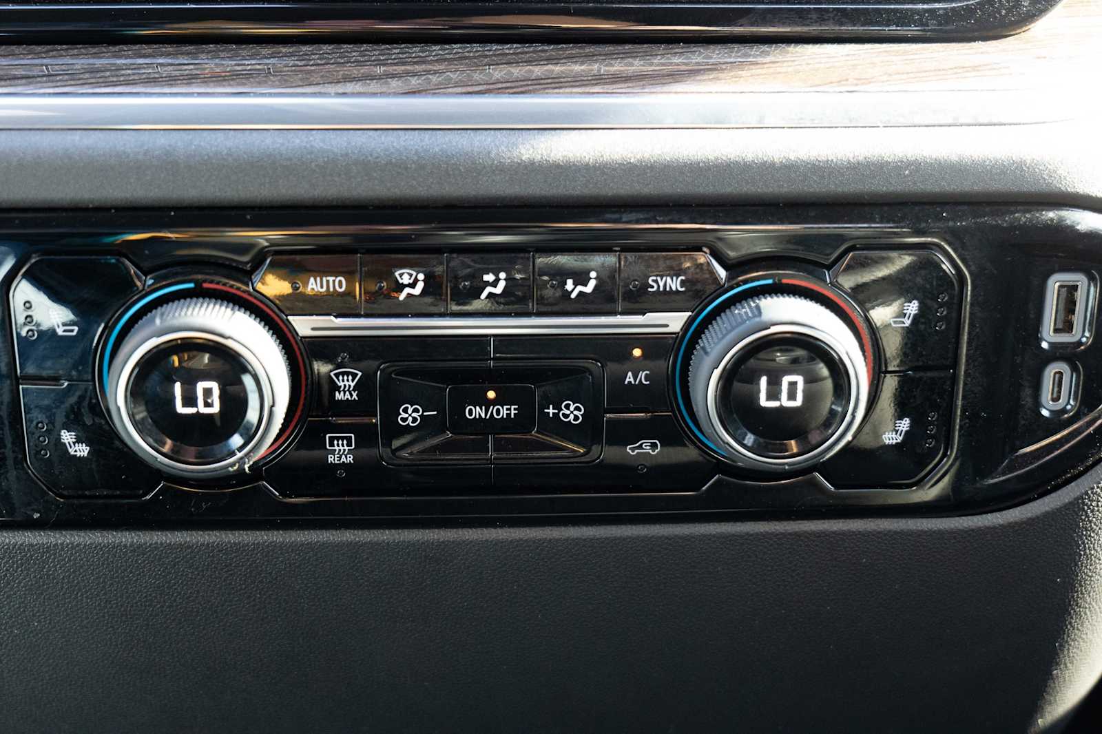 Thumbnail: 2025 Chevrolet Silverado 1500 - 17