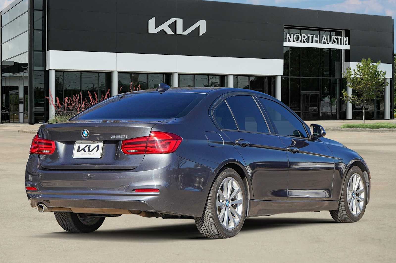 Thumbnail: 2018 BMW 3 Series - 6