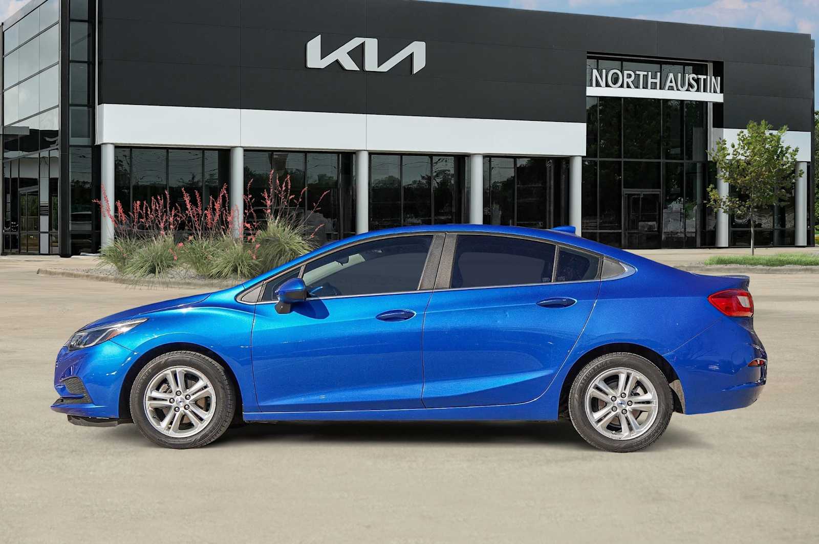 Thumbnail: 2017 Chevrolet Cruze - 4