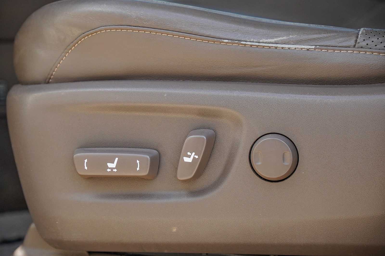 Thumbnail: 2015 Lexus GX - 26