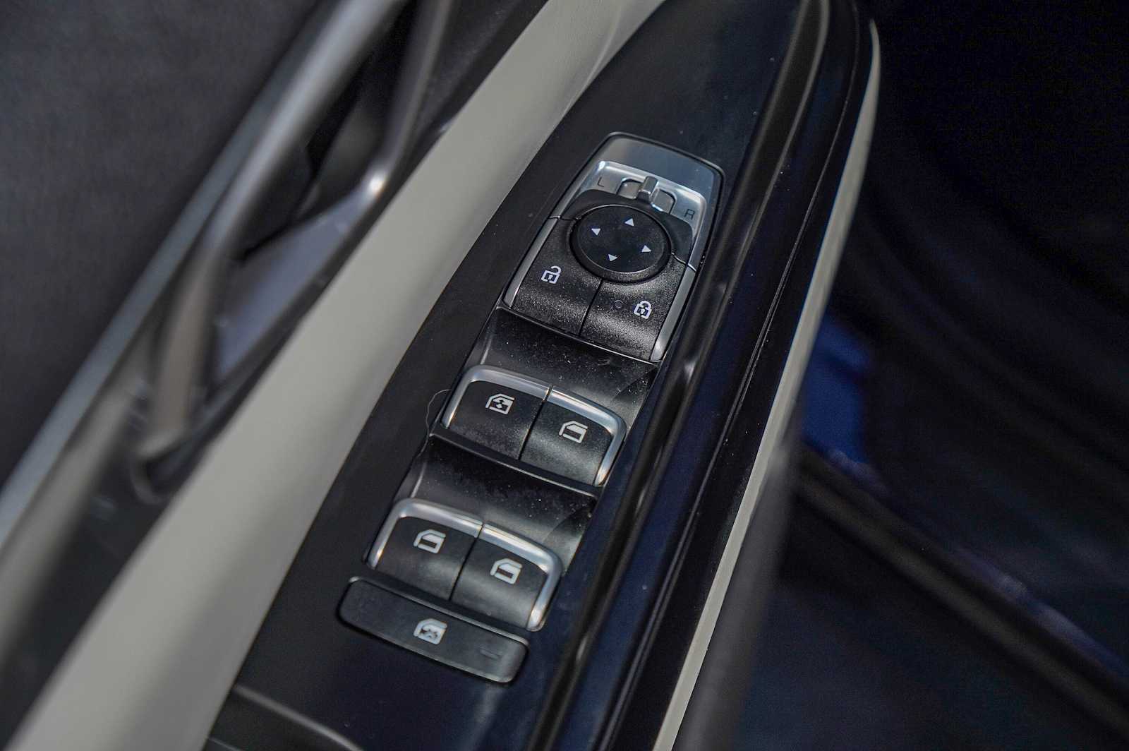 Thumbnail: 2022 Kia Carnival - 25