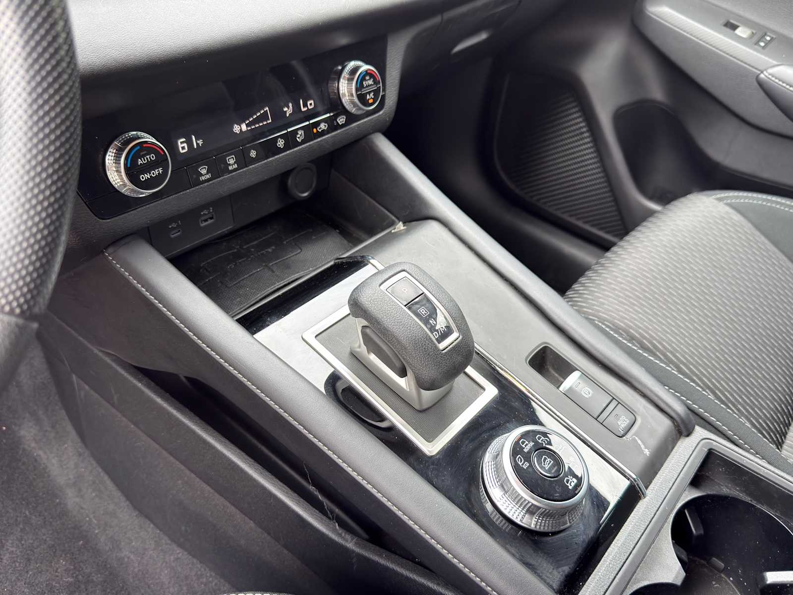 Thumbnail: 2022 Mitsubishi Outlander - 10