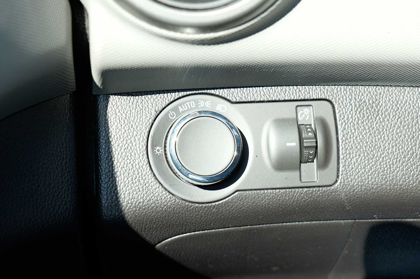 Thumbnail: 2013 Chevrolet Sonic - 18