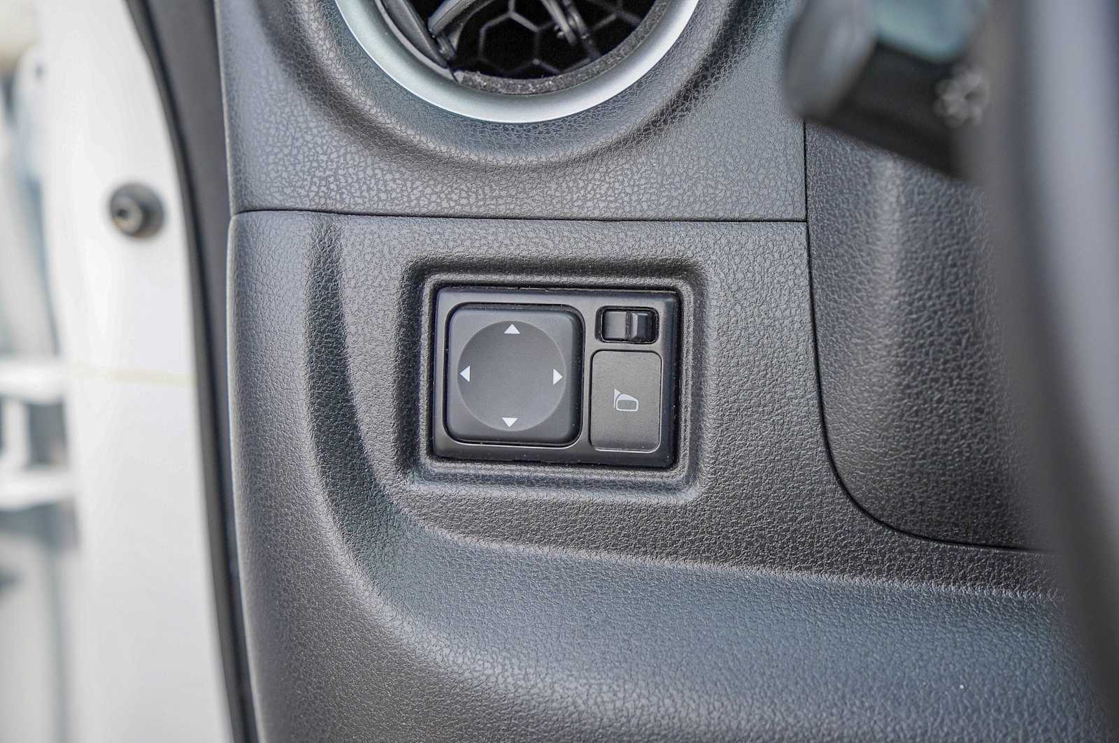 Thumbnail: 2018 Nissan Versa Note - 21