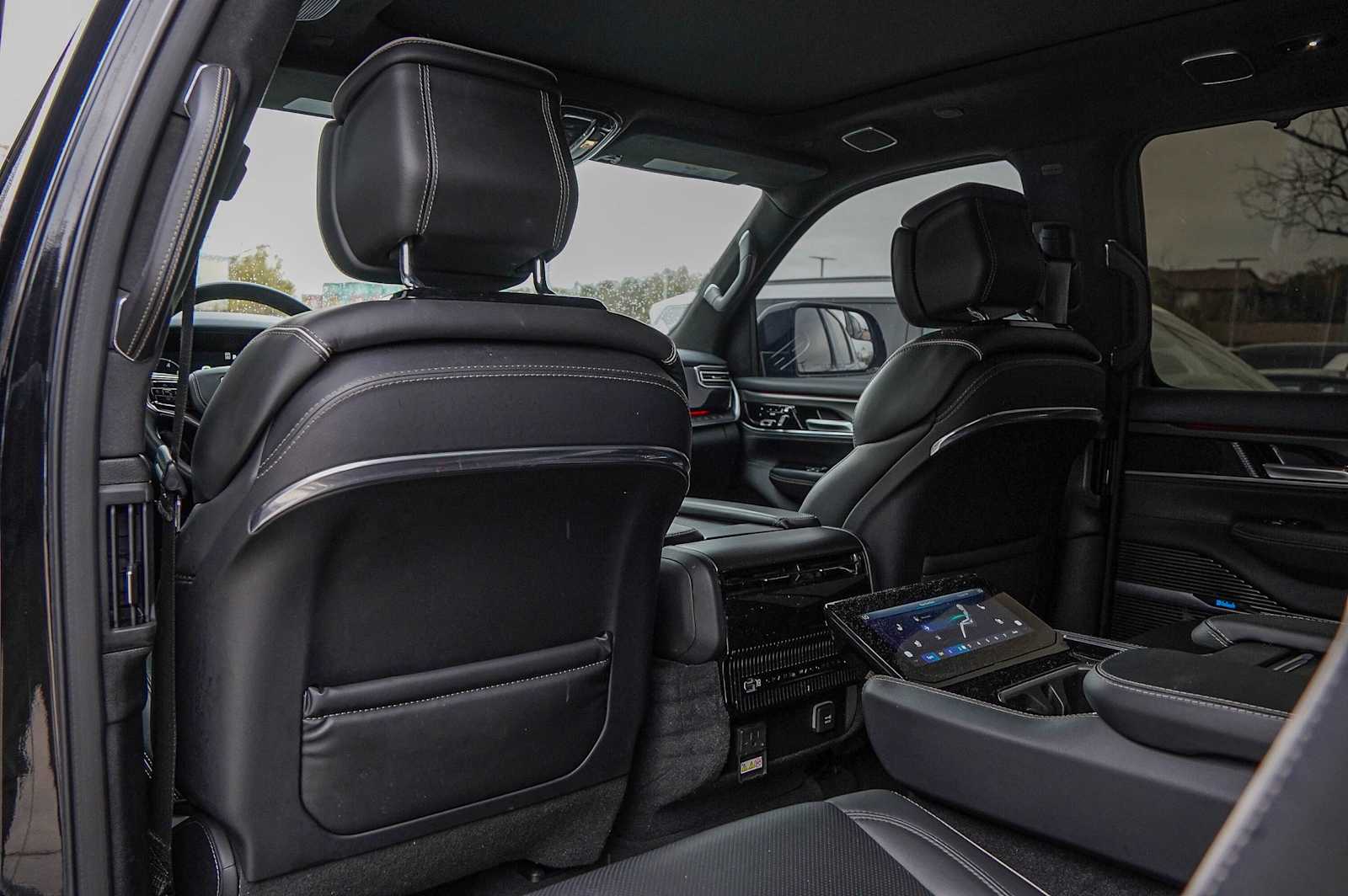 Thumbnail: 2024 Jeep Grand Wagoneer - 28