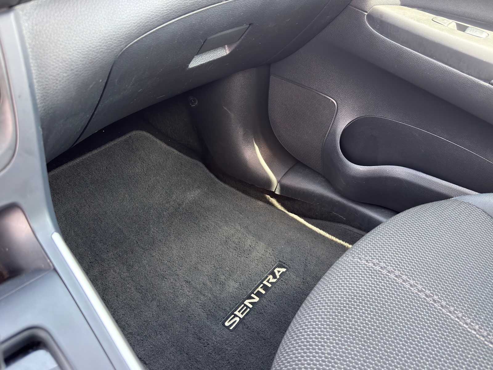 Thumbnail: 2017 Nissan Sentra - 13