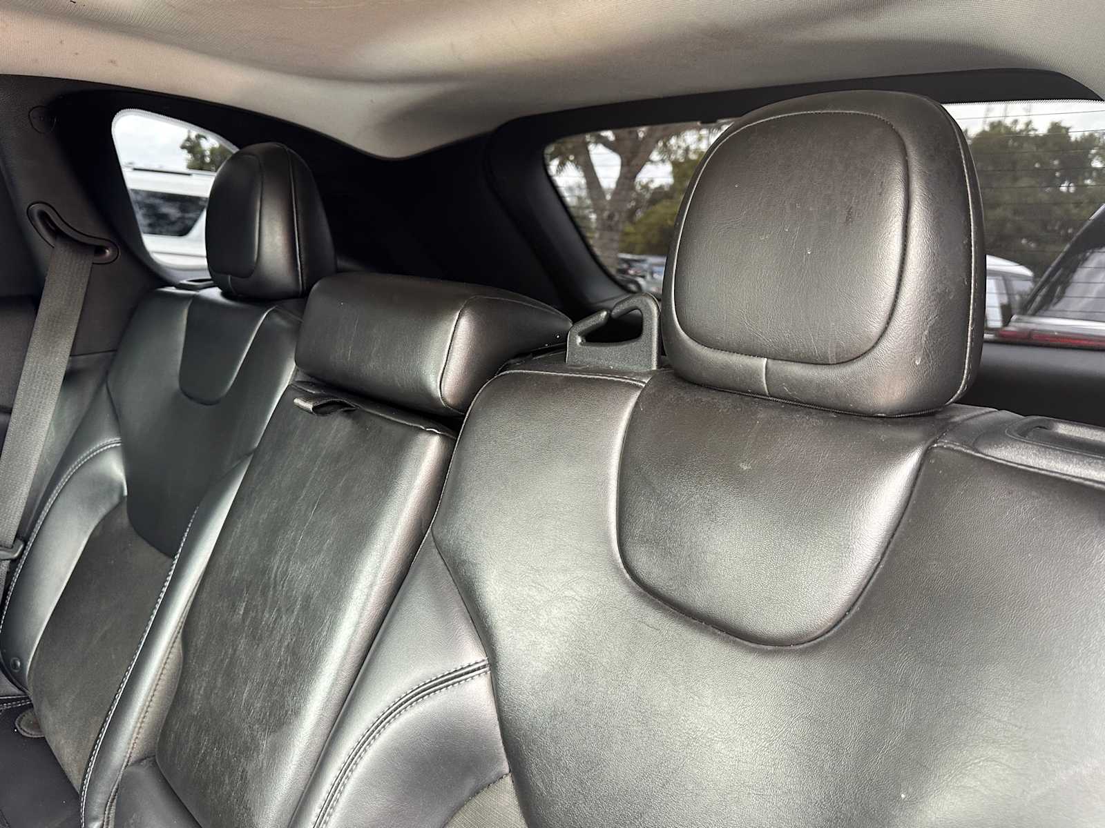 Thumbnail: 2019 Jeep Cherokee - 23