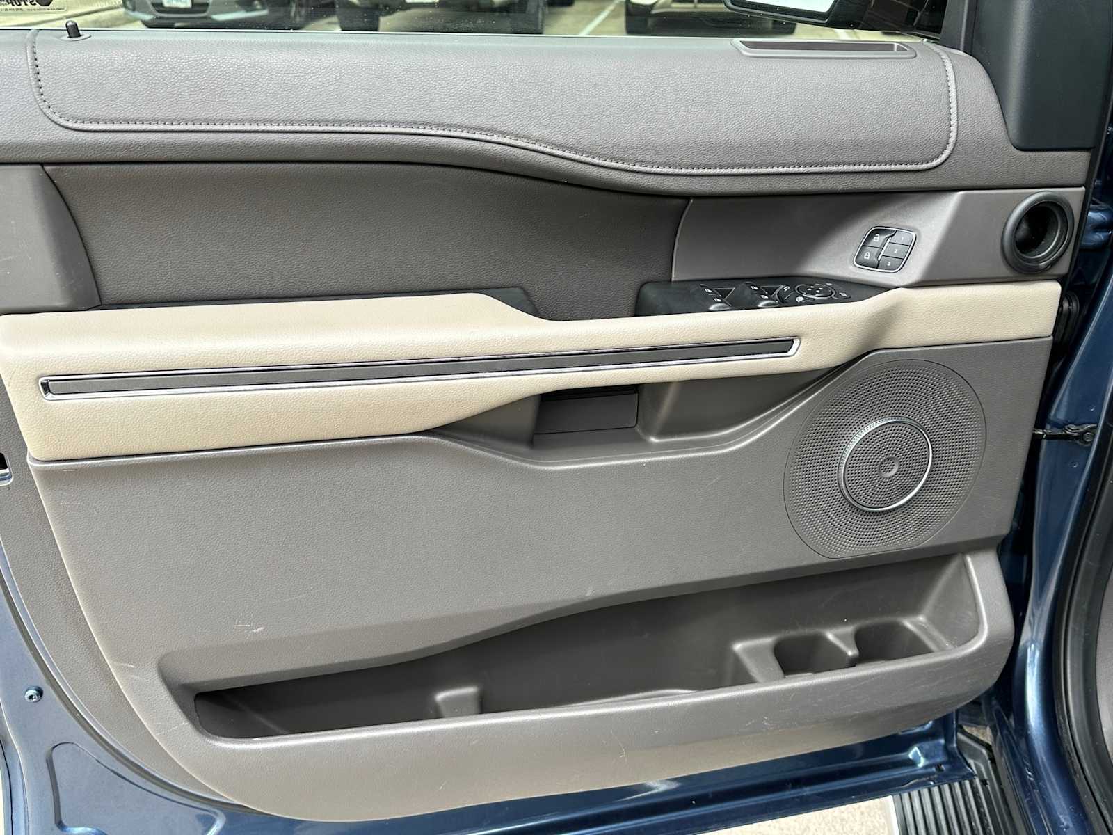 Thumbnail: 2020 Ford Expedition - 17