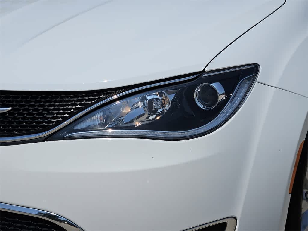 Thumbnail: 2018 Chrysler Pacifica - 7