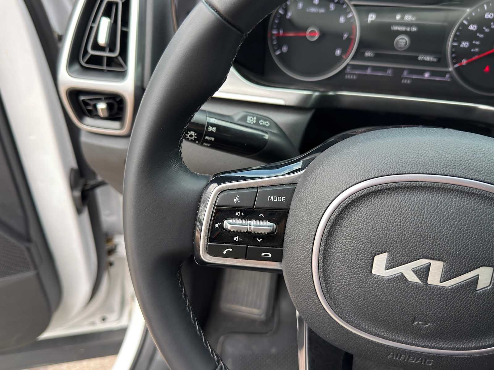 Thumbnail: 2023 Kia Sorento - 15