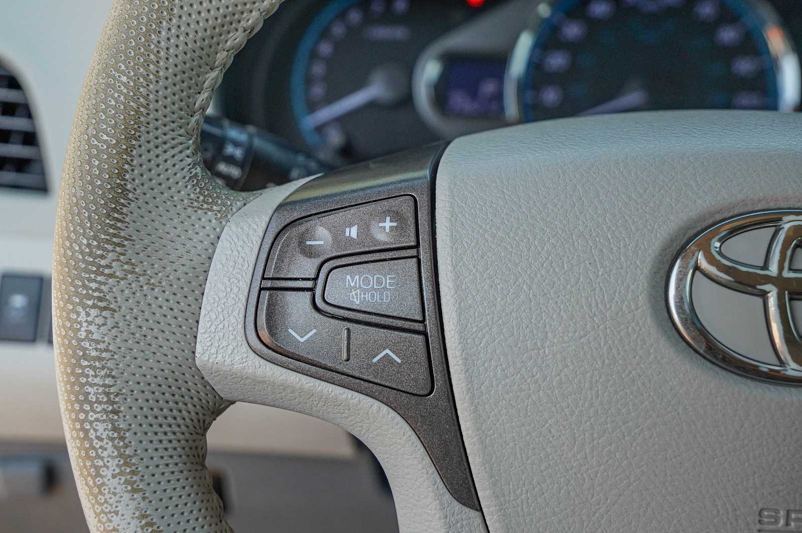 Thumbnail: 2013 Toyota Sienna - 14