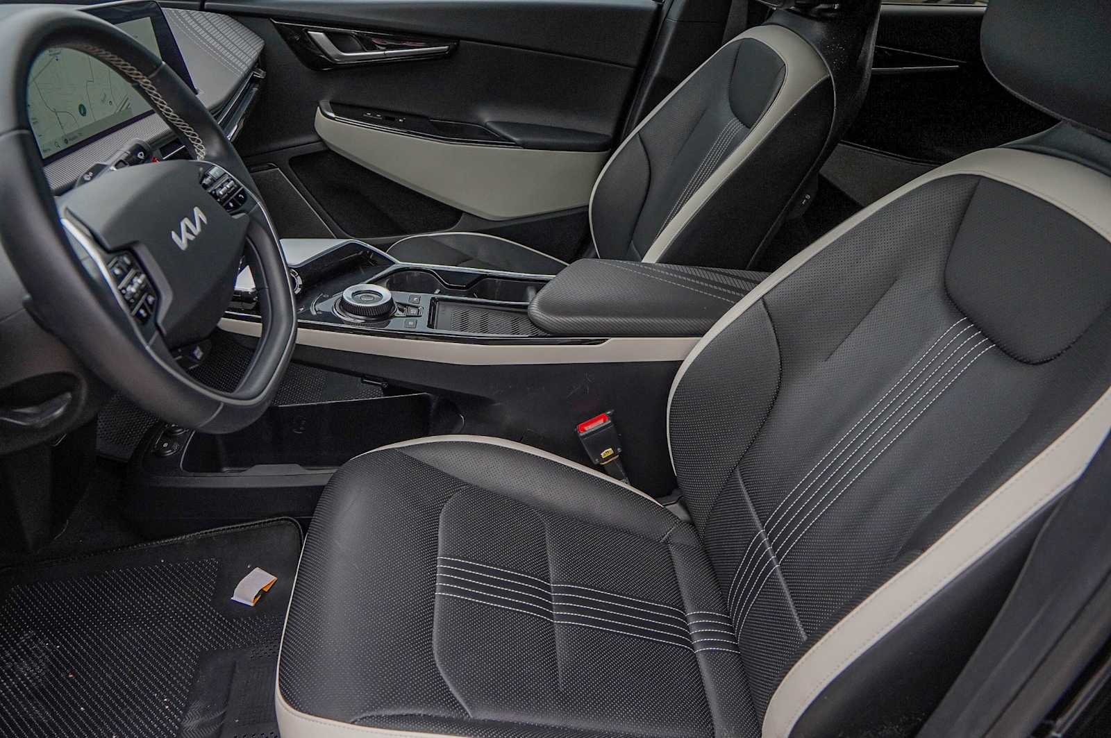 Thumbnail: 2022 Kia EV6 - 10