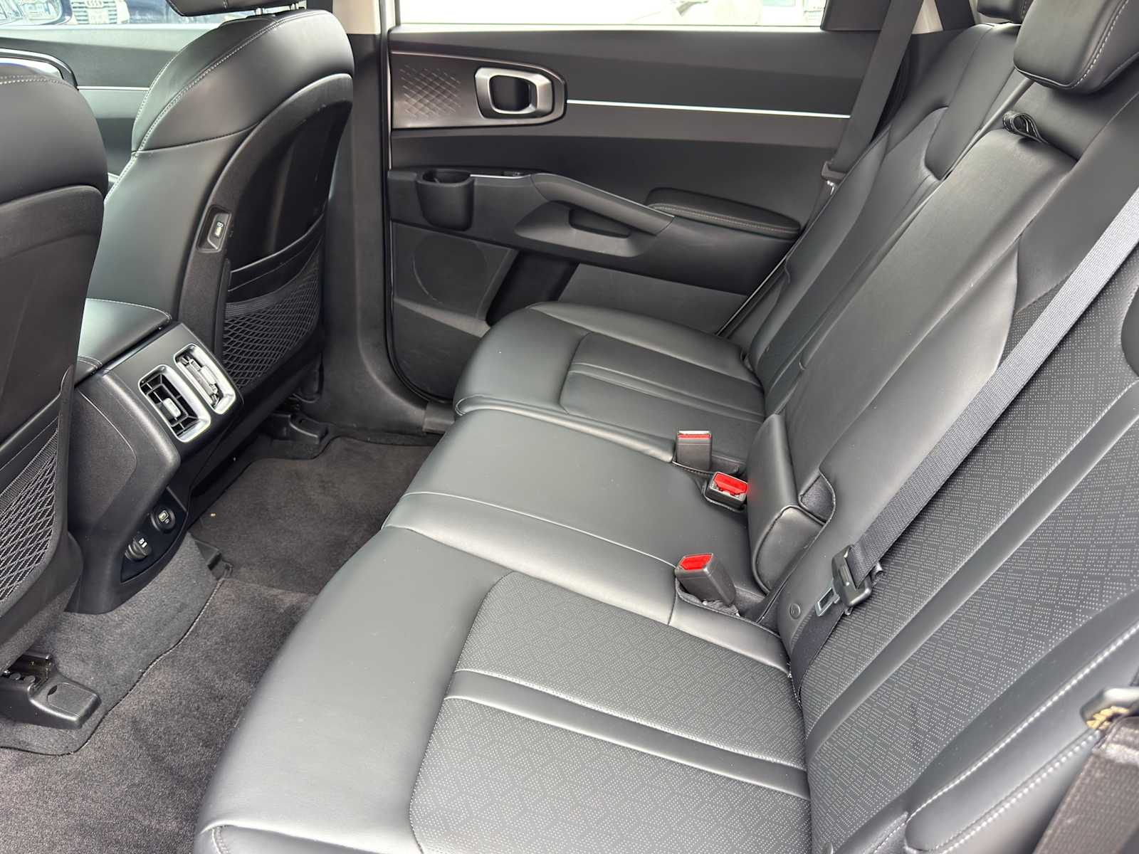 Thumbnail: 2023 Kia Sorento - 24