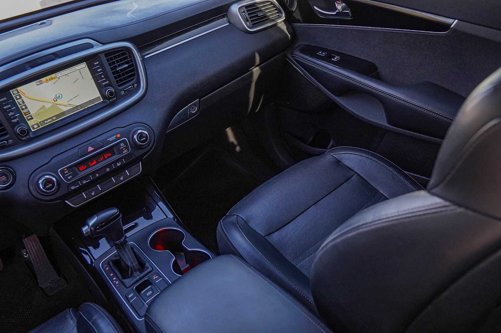 Thumbnail: 2019 Kia Sorento - 26