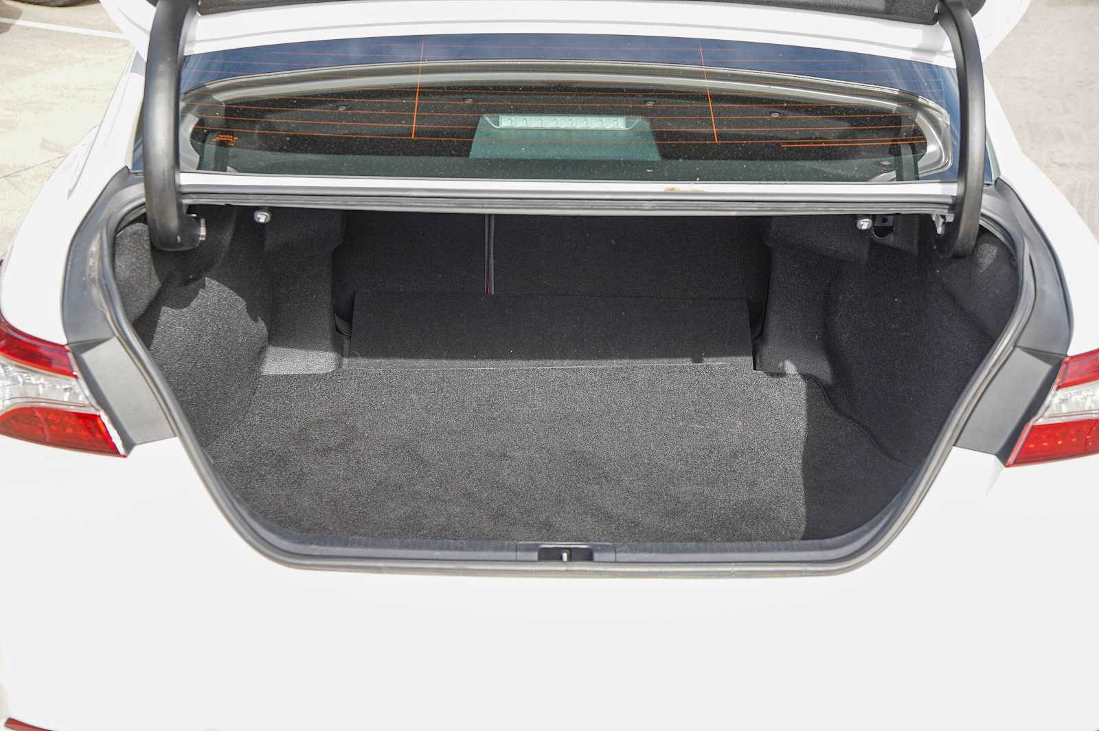 Thumbnail: 2020 Toyota Camry - 32