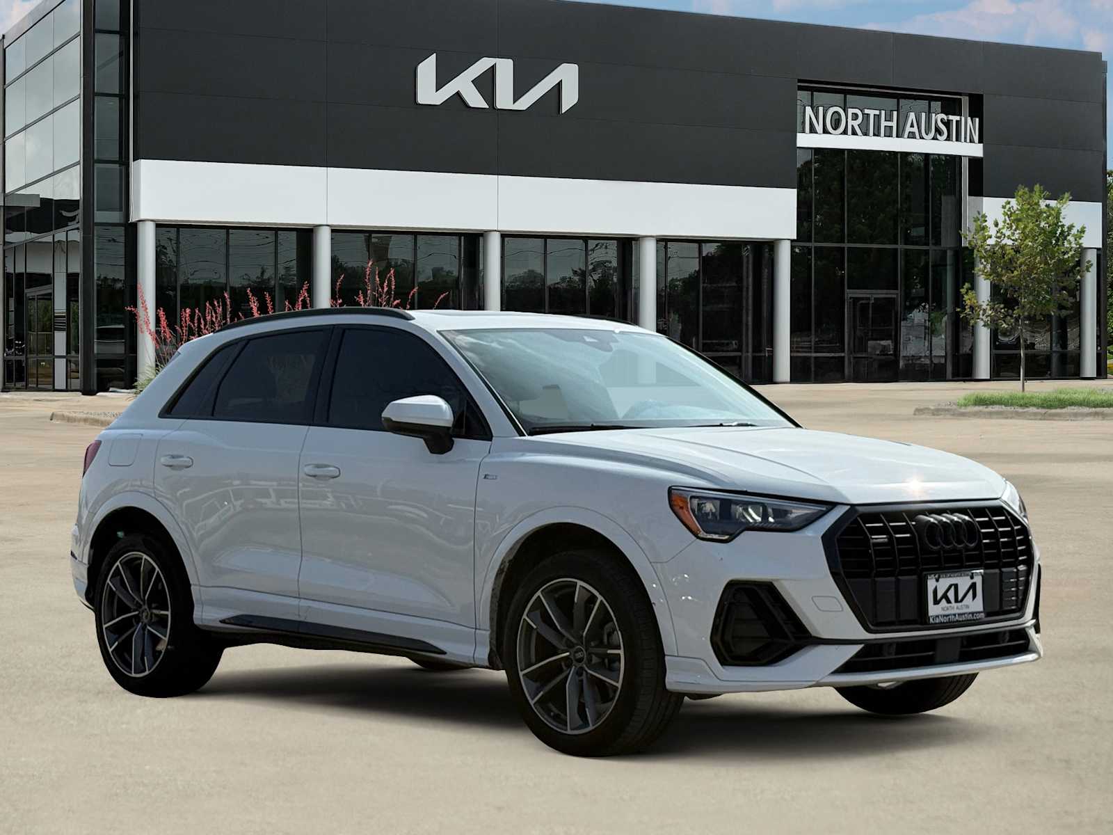 Thumbnail: 2022 Audi Q3 - 10